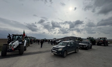 Земеделците в Сливен прекратиха протеста след уверението на областния управител