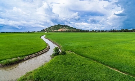 Топло за сезона време, без съществени валежи