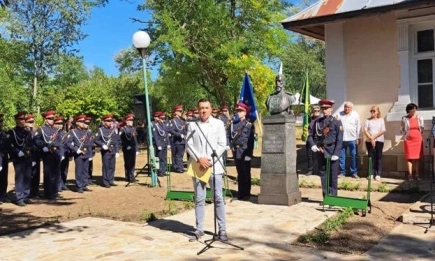 Заместник-министър Янчев присъства на откриването на бюст-паметник на княз Александър I Батенберг пред Княжеската резиденция в ДП Кабиюк