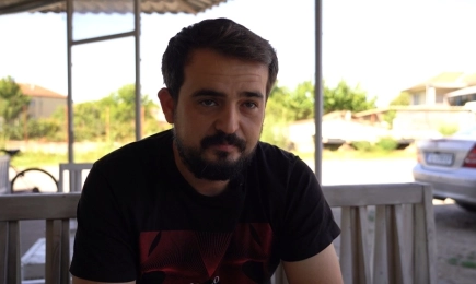 Зърнопроизводителят Александър Сотиров в стопанството си край Айтос