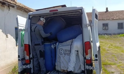 Над 3 тона опасни пестициди от село Златар бяха предадени за обезвреждане