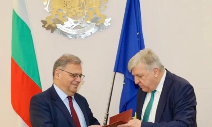 Манол Генов предаде символичния ключ на МОСВ на новия министър Юлиян Попов