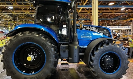New Holland отбелязва двумилионния трактор, произведен в завода в Базилдън в 60-ата годишнина на завода
